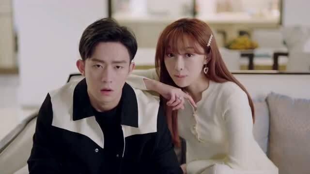 唱吧情侣吃瓜,吃瓜群众围观甜蜜瞬间